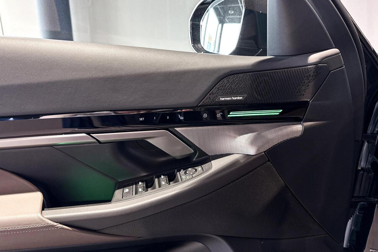 BMW 5-SERIE Touring 520i | M Sport | Glazen Panoramadak | Harman Kardon | Trekhaak |