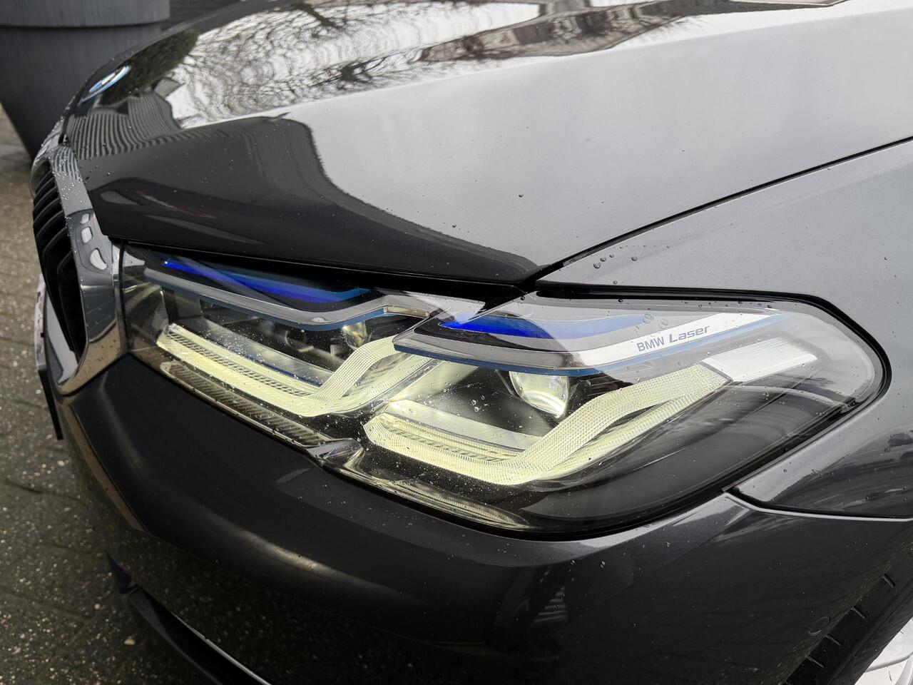 BMW 5-SERIE 530e Business Edition Plus | Panoramadak | Camera | Lederen Bekleding | Laser | Elektrische Trekhaak |