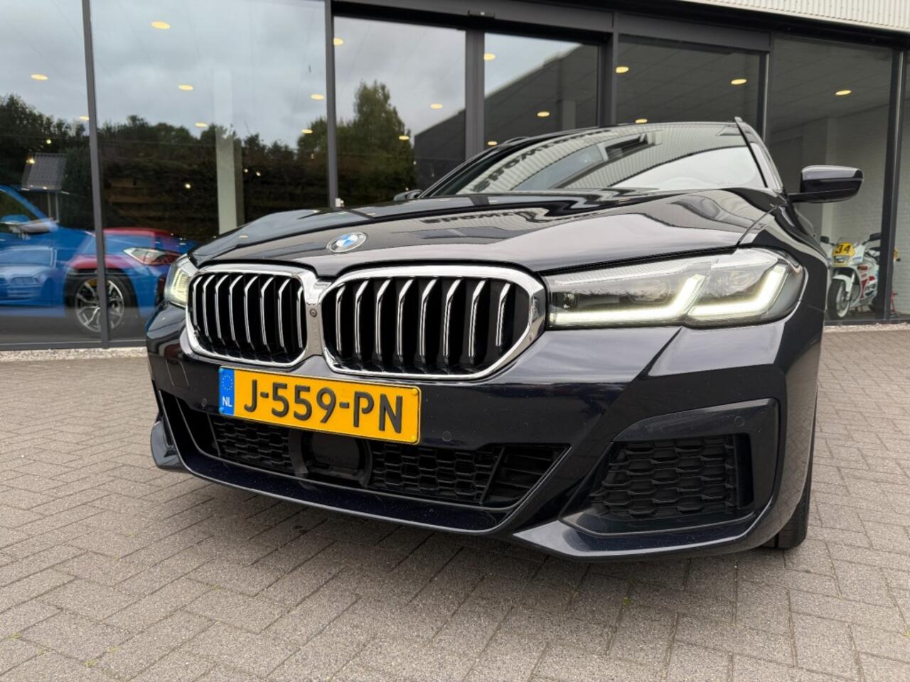 BMW 5-SERIE Touring 520i M-Sport LCI,Comfortstoelen,LED,Driving Assistant,NaviPro