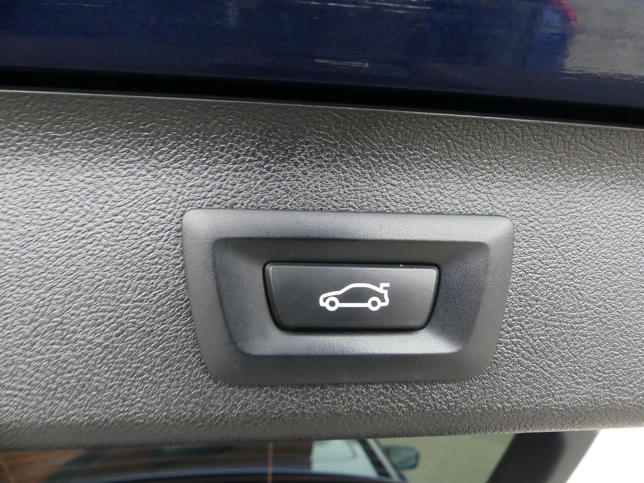 BMW 5-SERIE Touring 530e xDrive M-Sport / Panoramadak