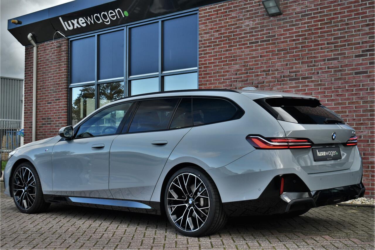 BMW 5-SERIE Touring 520i M-Sport Pano Trekh B&W 21inch ACC 360 HUD Stoelventilatie Brooklyngrau