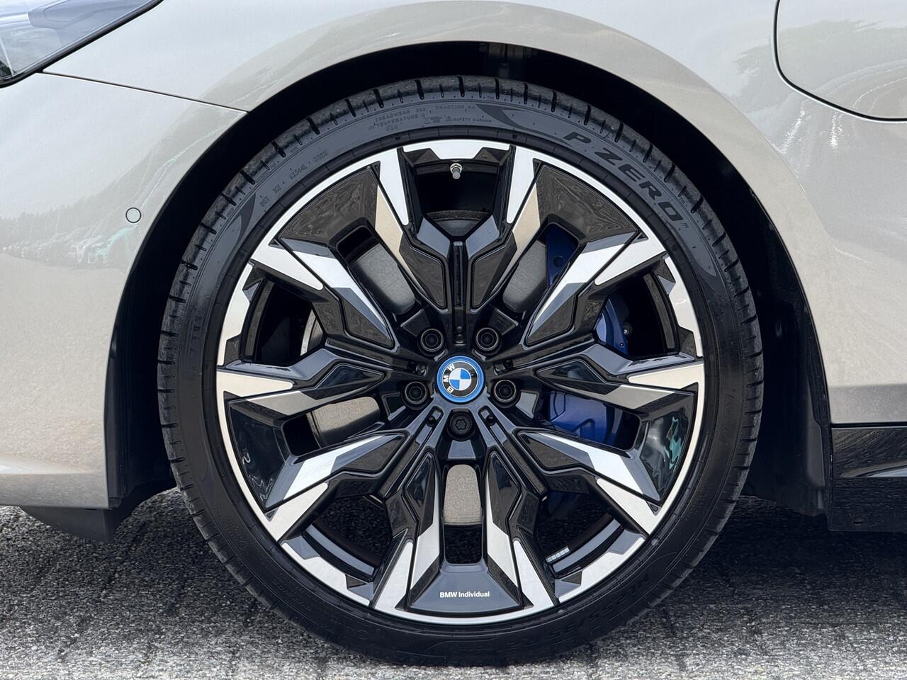 BMW 5-SERIE 550e xDrive | M-Sport Pro | 21'' | Panorama | Bowers & Wilkins | Driv. Ass. Prof.