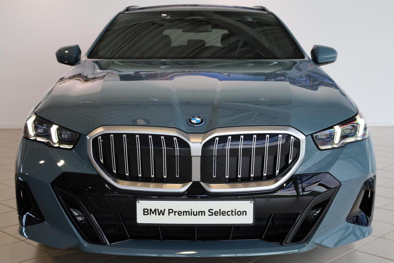 BMW 5-SERIE Touring 530e | M Sport | Panorama Dak | Driving Assistant Plus | Trekhaak