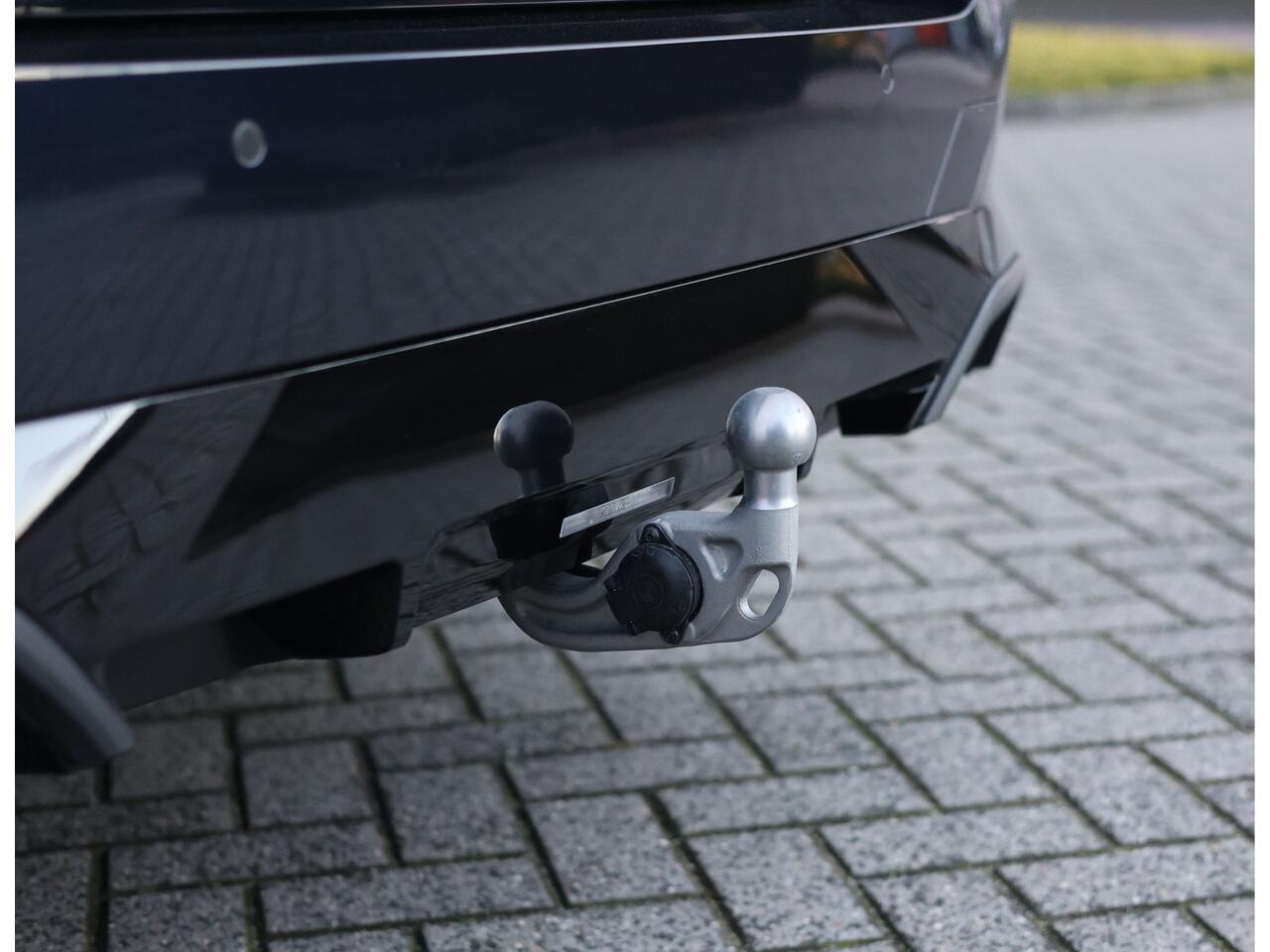 BMW 5-SERIE 550e Touring xDrive | Carbonzwart - Bow&Wil - Trekhaak