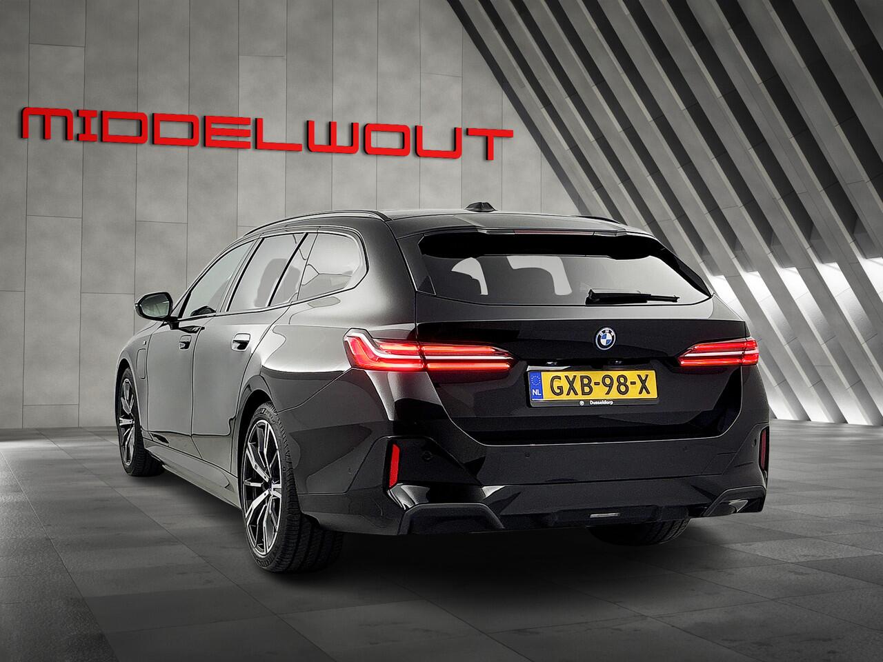 BMW 5-SERIE Touring 530e/M-Sport/Pano/Trekh/Leder/20"/BTW/Ned.Auto