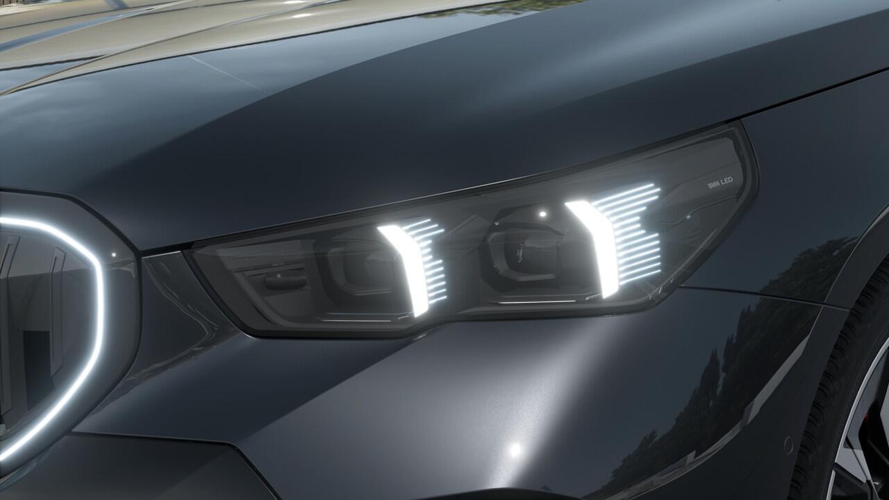 BMW 5-SERIE 530e M Sport Automaat / Panoramadak / Stoelventilatie / Bowers & Wilkins / Comfort Access / M Sportonderstel / Parking Assistant Plus / Adaptieve LED