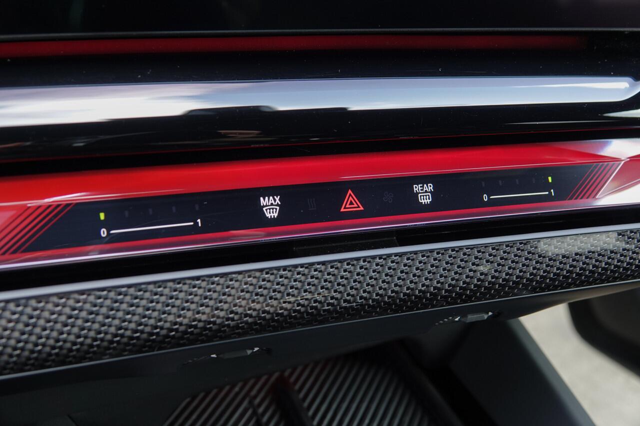 BMW 5-SERIE Touring 550E 490Pk Aut. | Plug in Hybride | X-Drive | Shadowline | M-Sport | 'M' Sportstoelen | Head Up Display | Panoramadak | Trekhaak | 21''