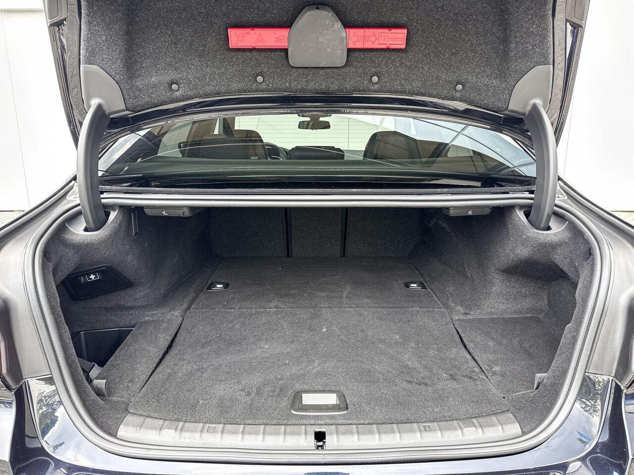 BMW 5-SERIE Sedan 530e High Executive | M Sport | Panoramadak