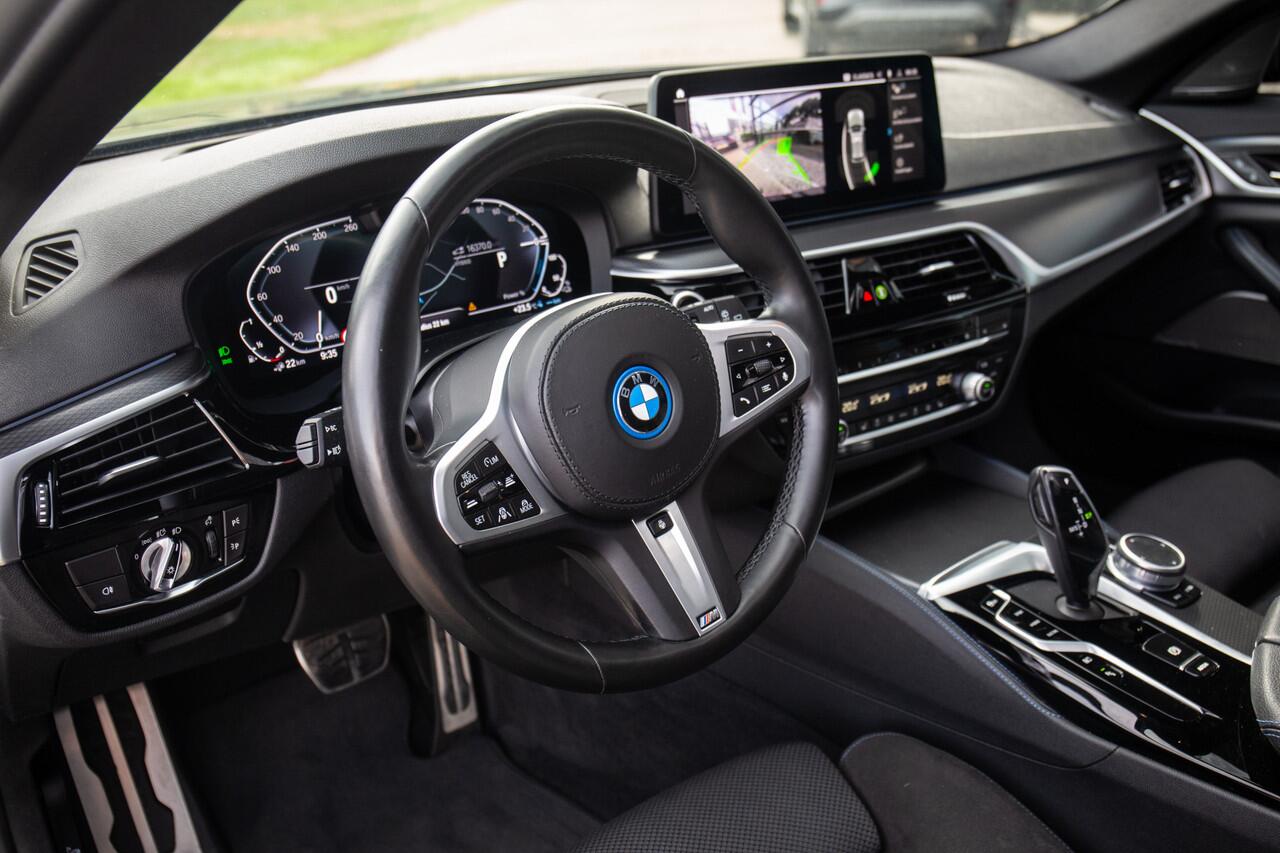 BMW 5-SERIE Touring 530e High Executive M-Sport , Panoramadak, Harman/Kardon, Adaptive cruise, Trekhaak,