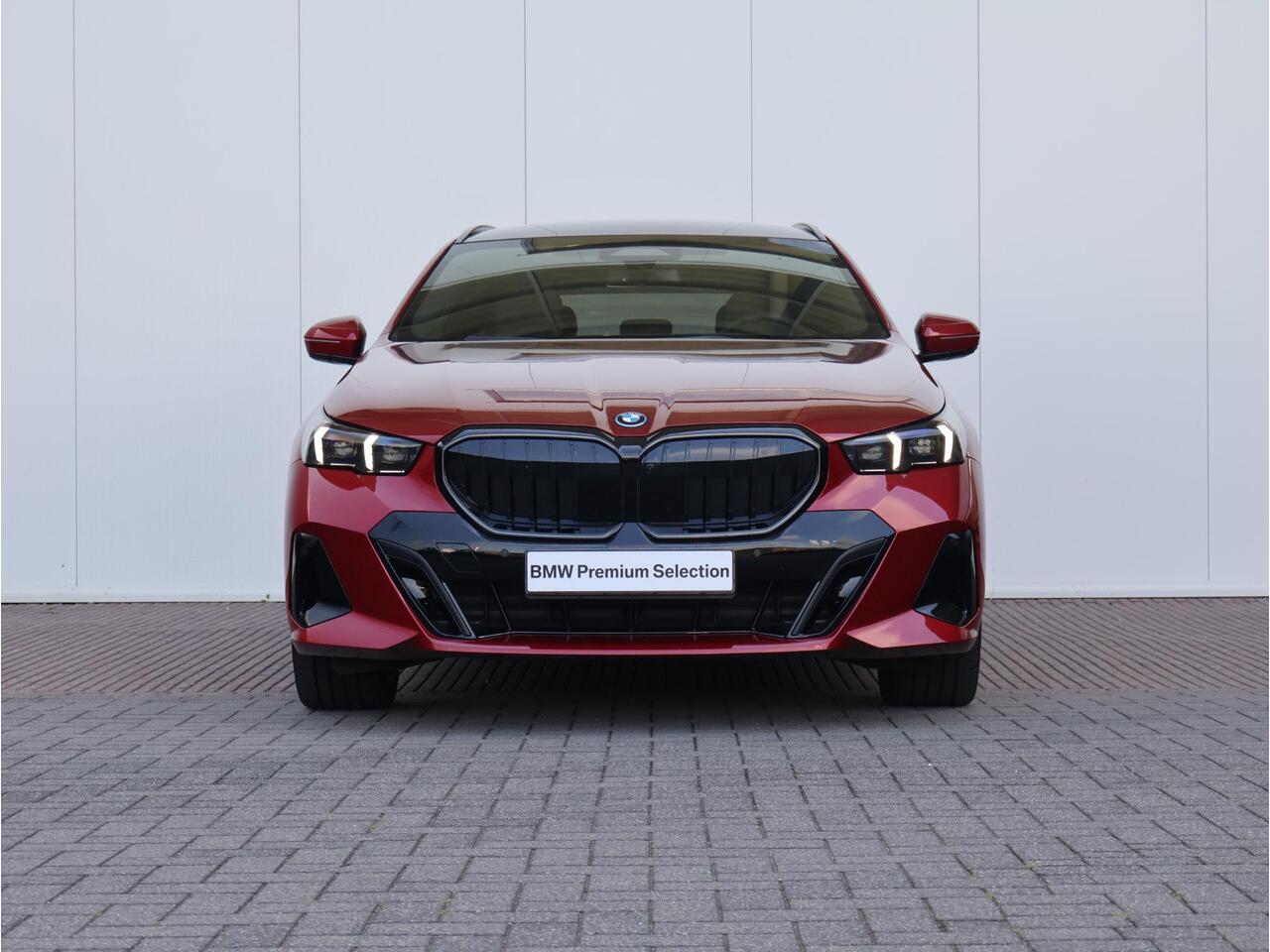 BMW 5-SERIE Touring 530e M Sportpakket Pro/ Stuurwiel verwarmd/ Comfort Access/ Elektrische Trekhaak/ panoramadak/ Stoelventilatie voorstellen/ Bowers & Wilkins