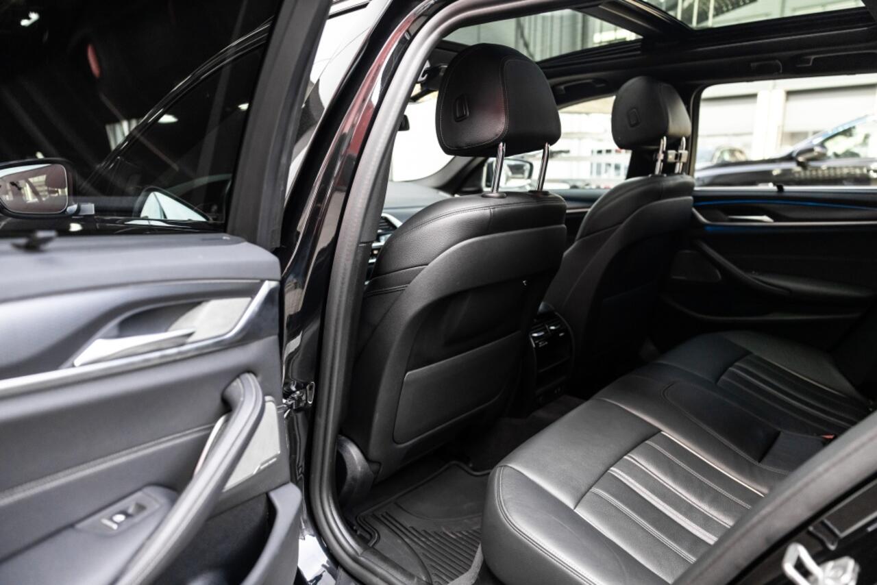BMW 5-SERIE 5er - 530 e xDrive M Sport | H&K | Pano | Trekhaak |