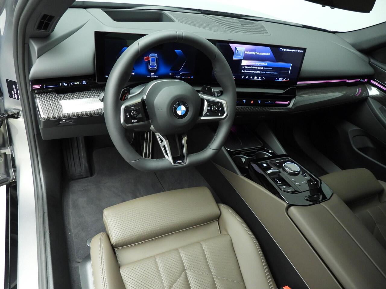 BMW 5-SERIE Touring 520d | M-Sportpakket | LED | HUD | Trekhaak | Active cruise | Keyles go | DAB | Harman-kardon sound | Alu 20 inch