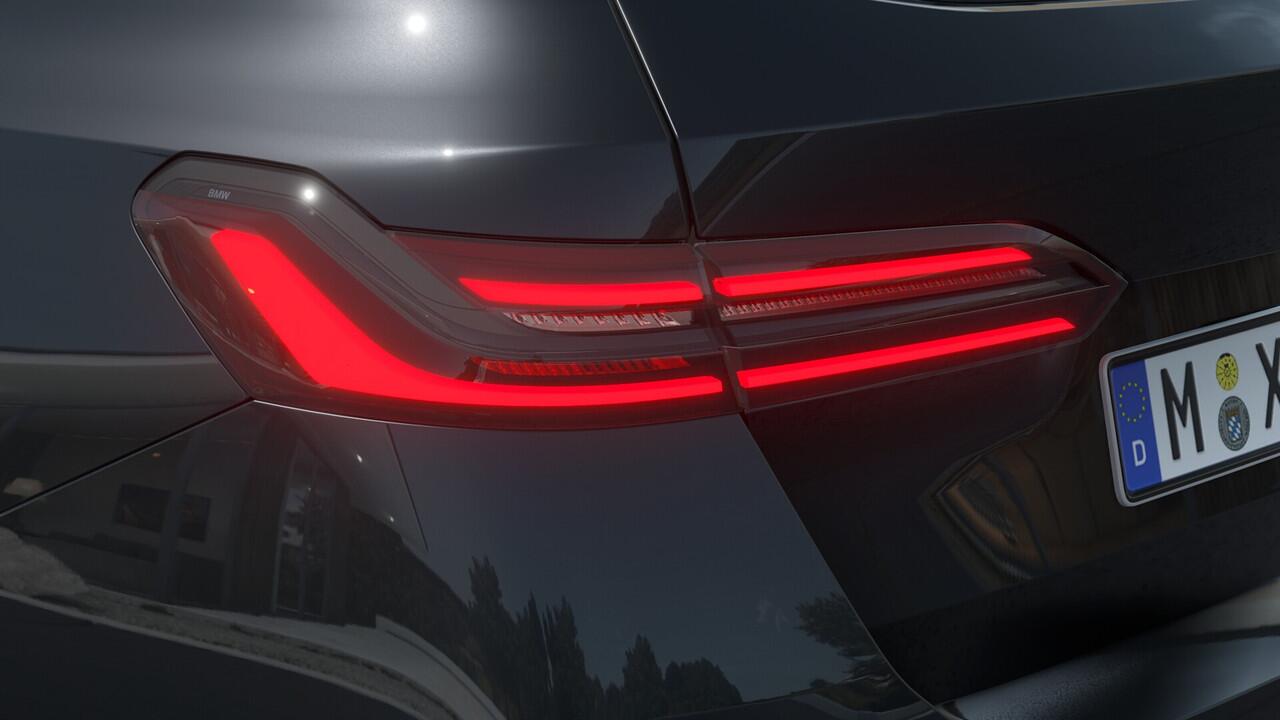 BMW 5-SERIE Touring 530e M Sport Automaat / Panoramadak / Trekhaak / Bowers & Wilkins / Adaptieve LED / Comfort Access / Stoelventilatie / Parking Assistant Plus