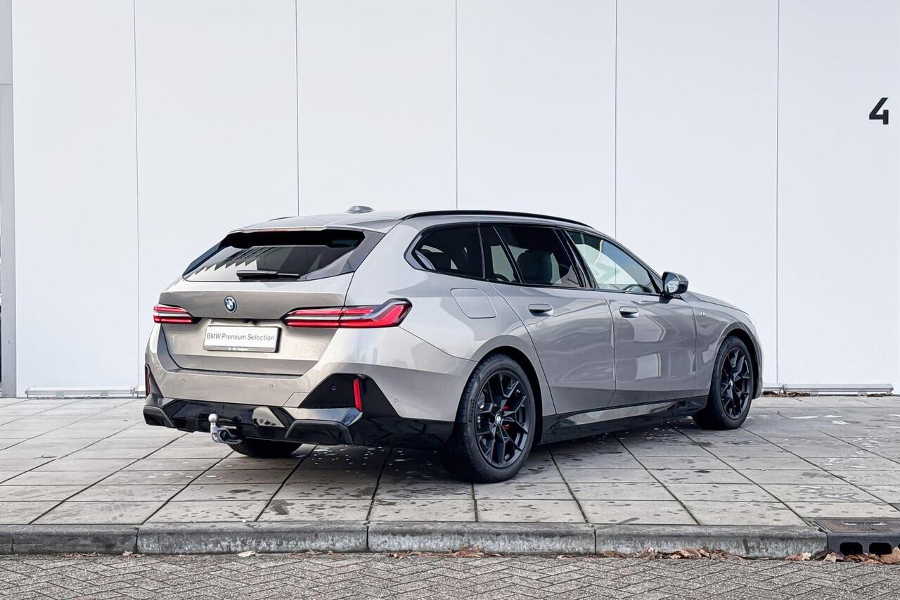 BMW 5-SERIE Touring 530e M Sport M-Sport Pro / Elektrisch Wegklapbare Trekhaak / 20 inch / Driving Assistant Professional / Innovation Pakket / Travel Pack