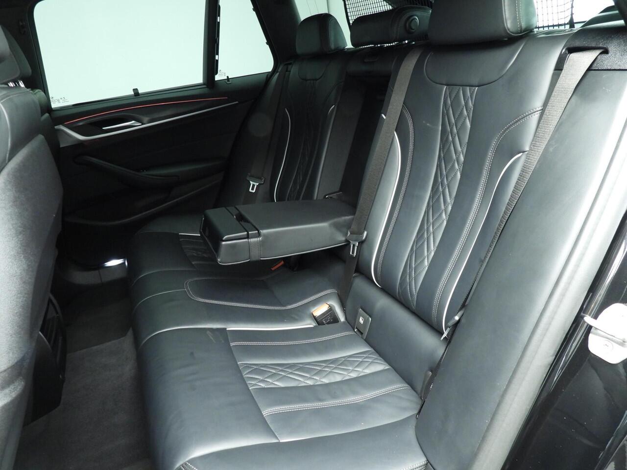 BMW 5-SERIE Touring 530i | M-Sportpakket | Laserlicht | Leder | HUD | Schuifdak | Trekhaak | Comfortzetels | DAB | Hifin speakers | Alu 20 inch