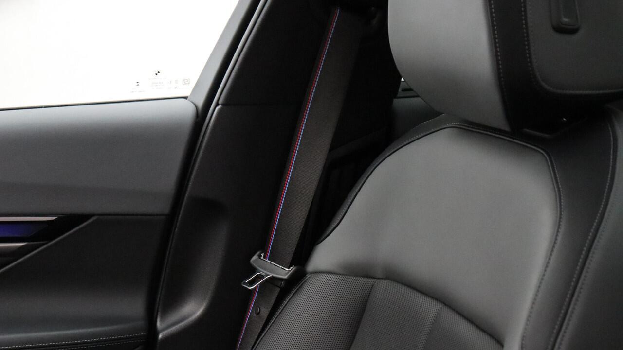 BMW 5-SERIE 550e xDrive M-Sport Pro | Bowers & Wilkins | Stoelventilatie | Panoramdak | Trekhaak | Carbon