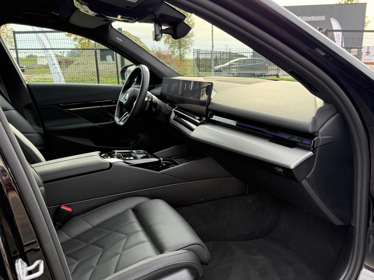 BMW 5-SERIE Touring 540d xDrive M-Sport Pro | Harman Kardon | Trekhaak | Panodak | Adaptive cruise |