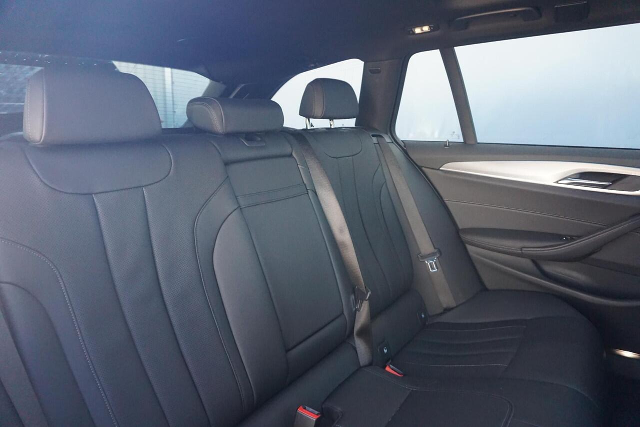 BMW 5-SERIE Touring 530e xDrive M Sportpakket / Panorama Dak / Hifi / Trekhaak / Head-Up Display