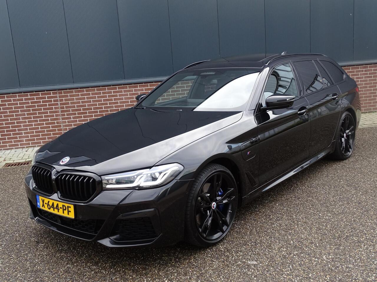BMW 5-SERIE Touring 530e xDrive Business Edition Plus LASER KOPLAMPEN | HEAD-UP DISPLAY | PANORAMADAK | M-SPORT INTERIEUR | 360 CAMERA | WEGKLAPBARE TREKHAAK | DODEHOEK DETECTIE | ELEKTRISCHE STOELEN | STOEL/STUUR VERWARMING | FABRIEKSGARANTIE TOT MEI 2026 | NEDERLAN