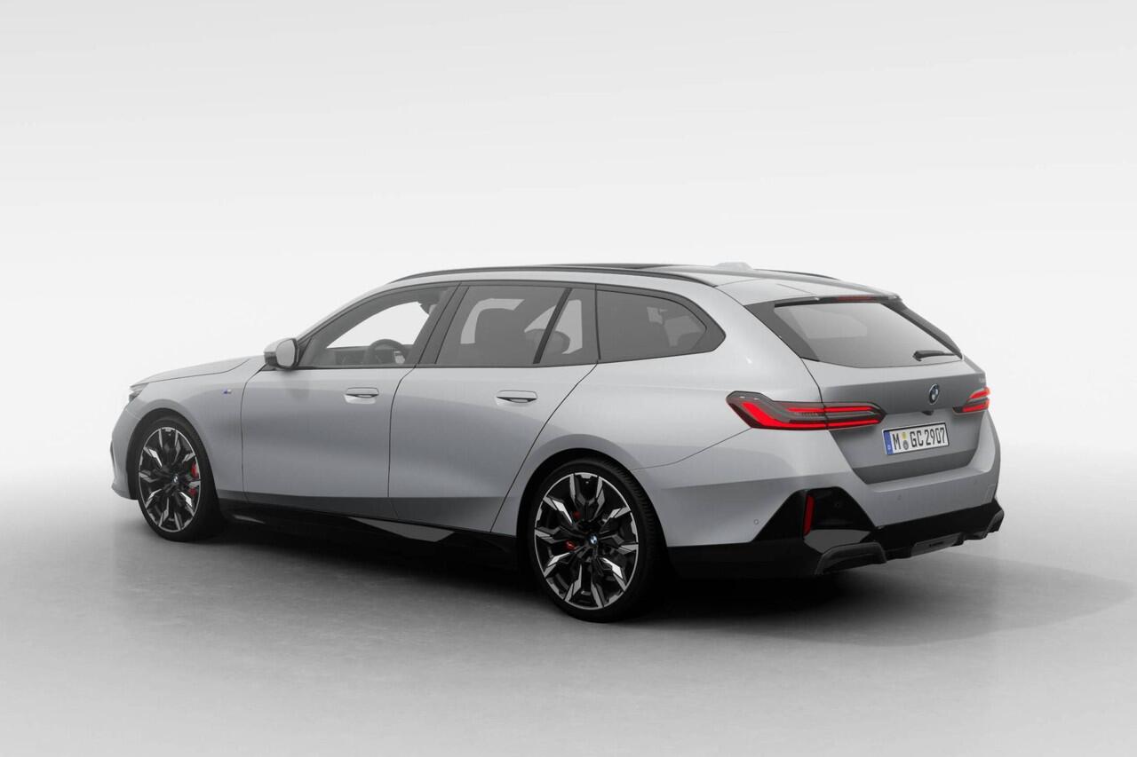 BMW 5-SERIE Touring 520i | M Sport Pro | Innovation Pack | Travel Pack | Glazen Panoramadak | VPLD