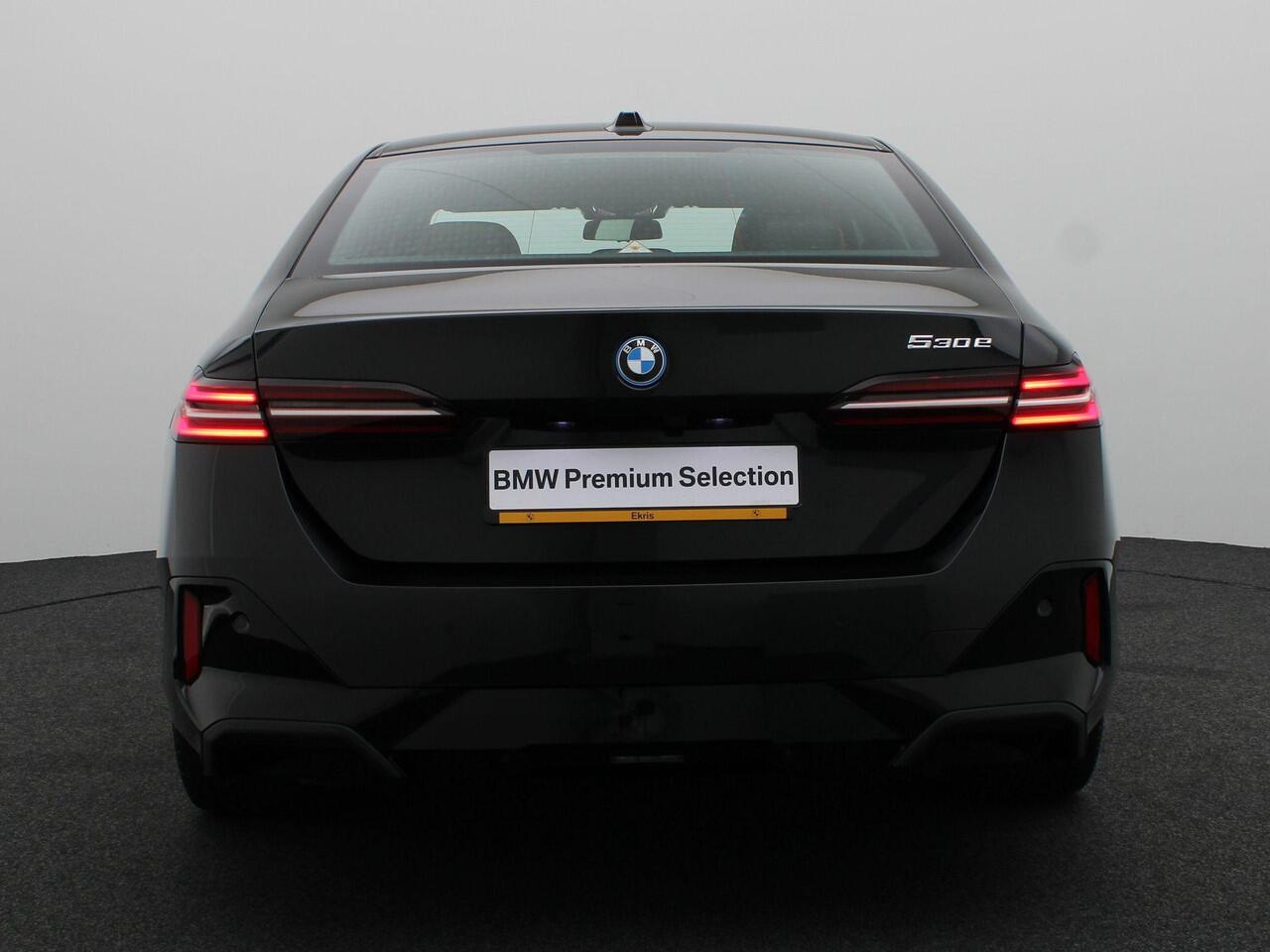 BMW 5-SERIE Sedan 530e M Sportpakket | Comfort Pack | Stuurwielrand Verwarmd | Trekhaak | Comfortstoelen | Driving Assistant | 4-zone airconditioning | 20''