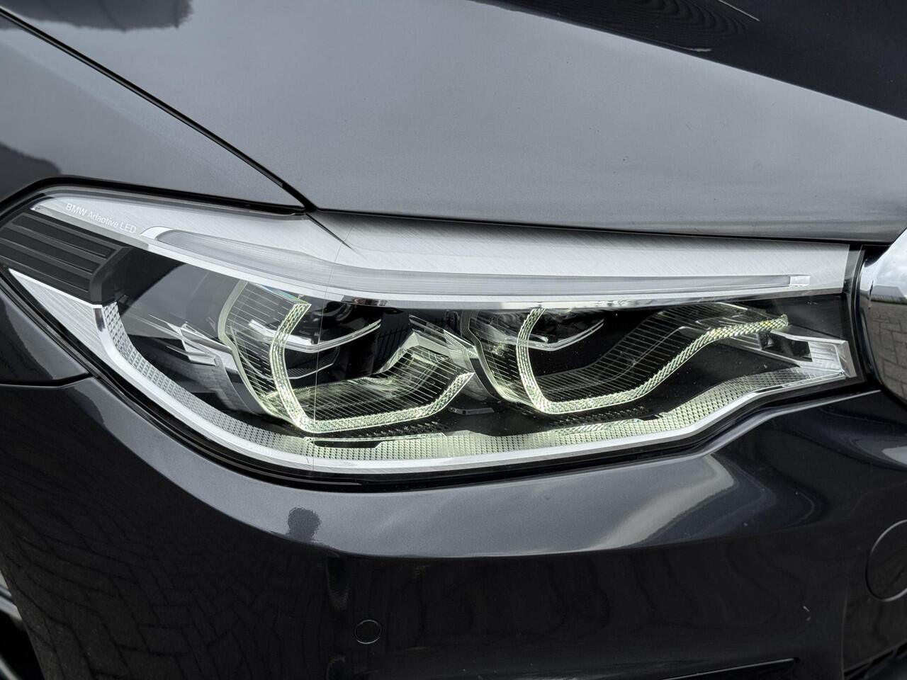 BMW 5-SERIE Sedan 530i High Executive M Sport Pakket Automaat / Navigatie Professional / Schuif-/kanteldak / Harman Kardon / Comfortstoelen / Soft Close / Head-Up Display / 20 Inch / Leder / Active Steering