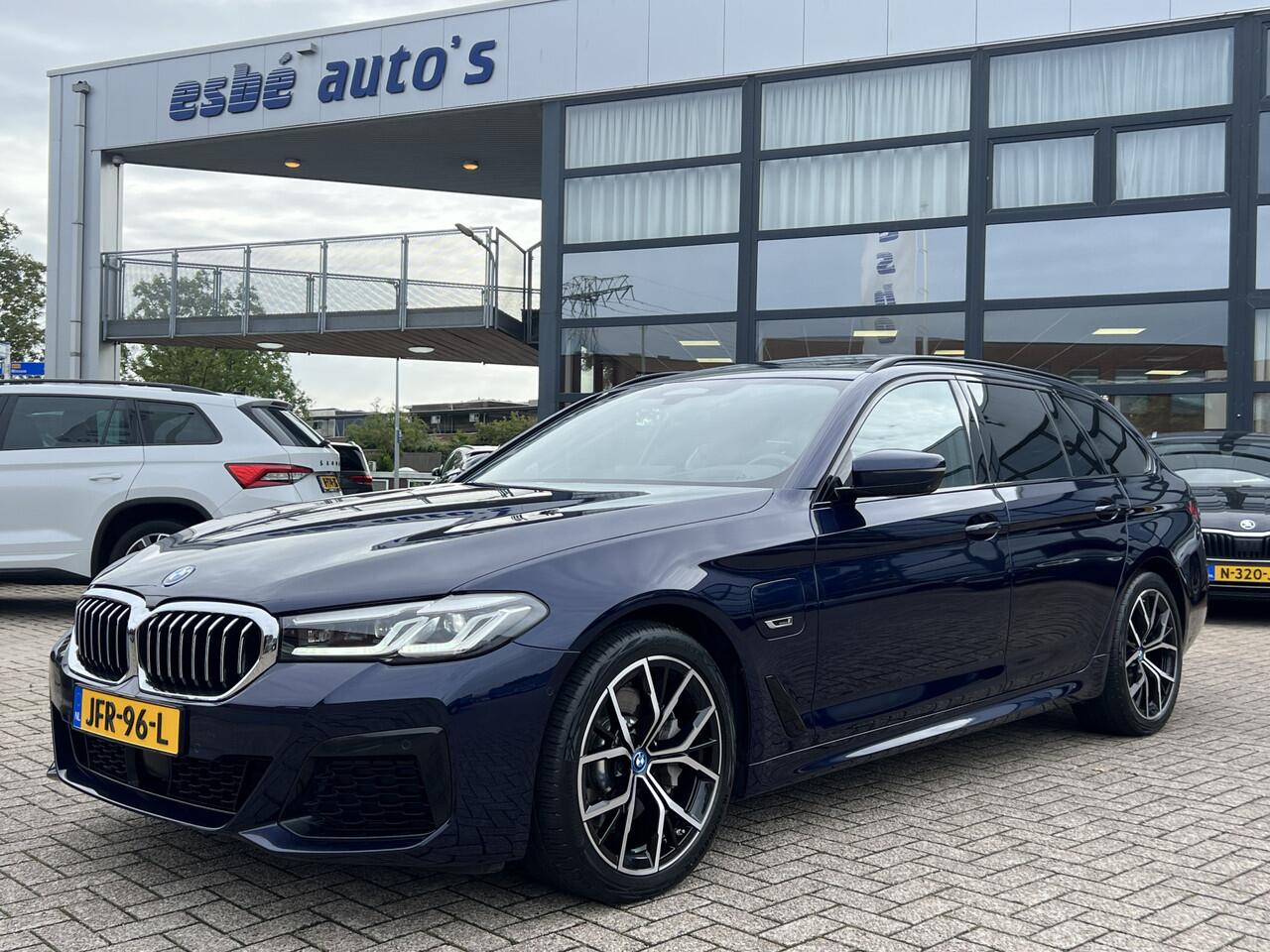 BMW 5-SERIE Touring 530e M-Sport Plus Panoramadak Driving Ass Prof Keyless Rondzicht Camera Elek Stoelen Stoel + Stuurverwarming ACC DAB Head-Up Shadow Line BTW Tansanit Plug In Hybride 1e Eigenaar BTW Auto
