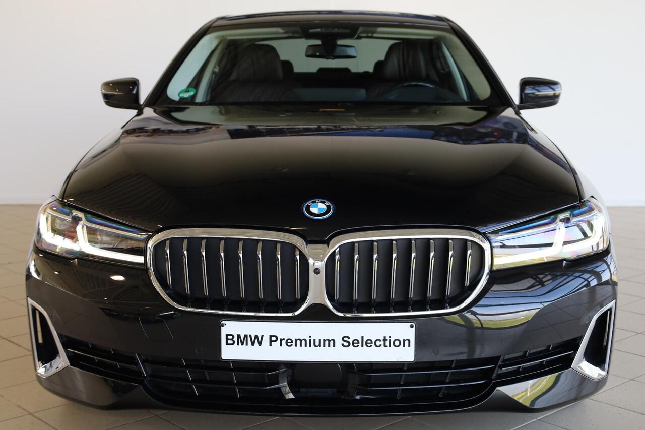 BMW 5-SERIE 530e xDrive High Executive | Head-up Display | Achterasbesturing | Driving Assistant Professional | Comfortstoel(en)