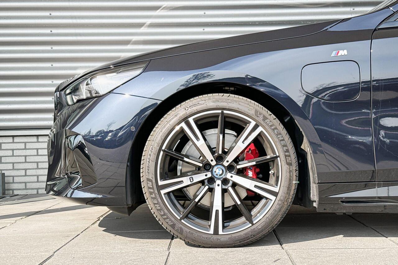 BMW 5-SERIE Touring 530e M Sportpakket Pro / Innovation Pack / Travel Pack / Comfort Pack