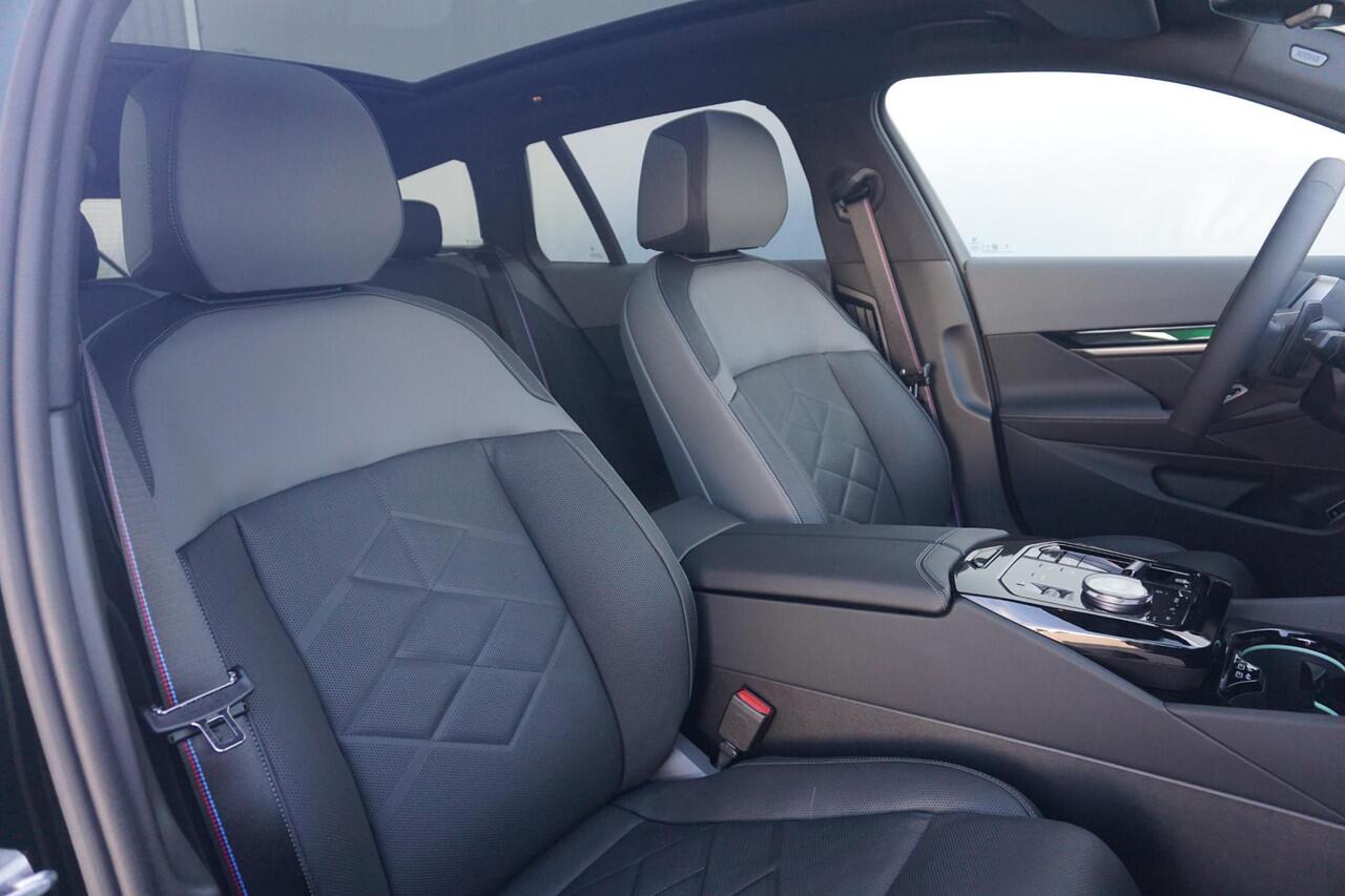 BMW 5-SERIE Touring 530e | M Sportpakket Pro | Individual Lak | Trekhaak | Innovation Pack | Comfort Pack