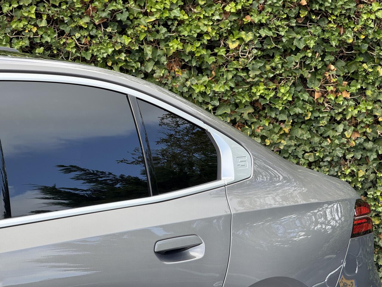 BMW 5-SERIE Sedan 530e | Harman/kardon | Panorama | 360 cam | 4x stoelverw. | Stoelventilatie | 4-zone Clima