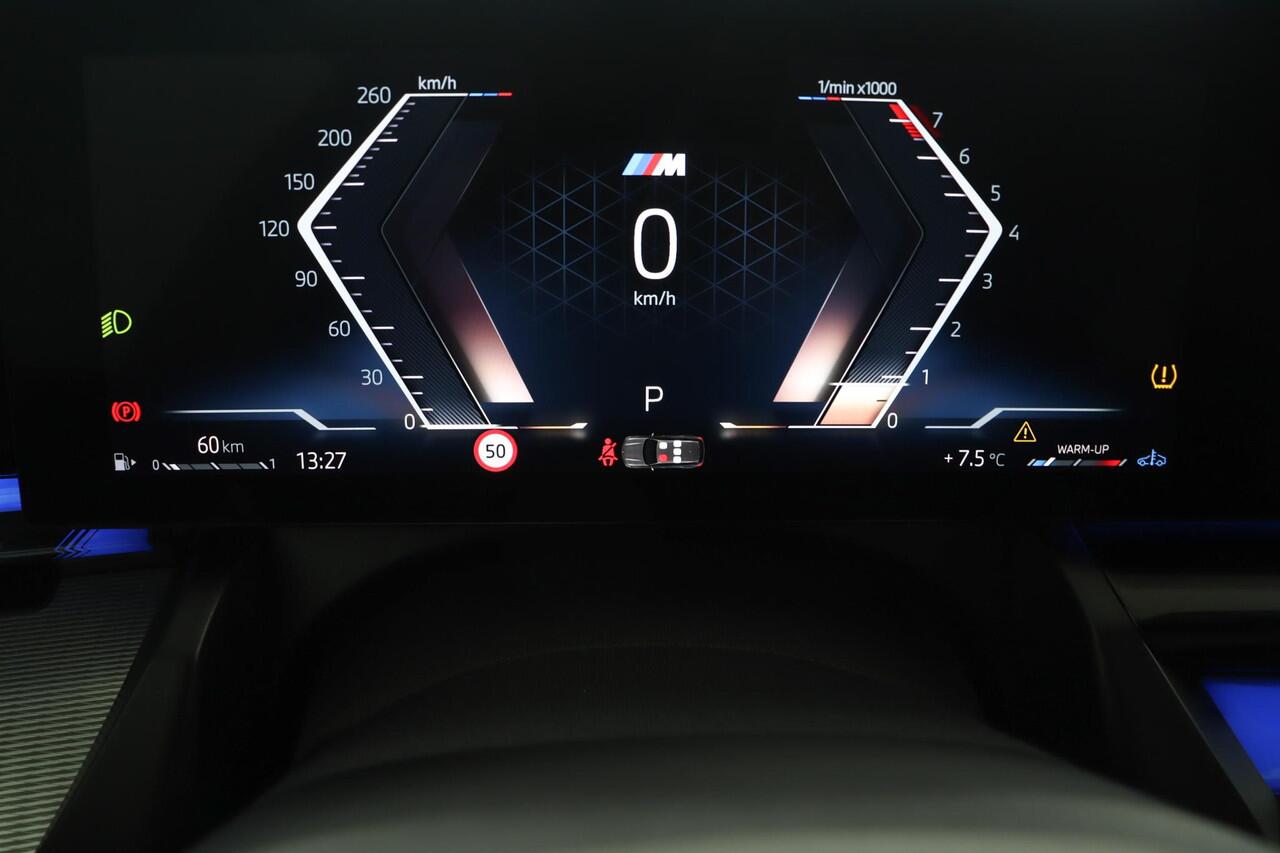 BMW 5-SERIE Touring 520i | M Sportpakket Pro | Driving Assistant Plus | Panoramadak | Harman/Kardon | Adaptieve LED koplampen | Iconic Glow |