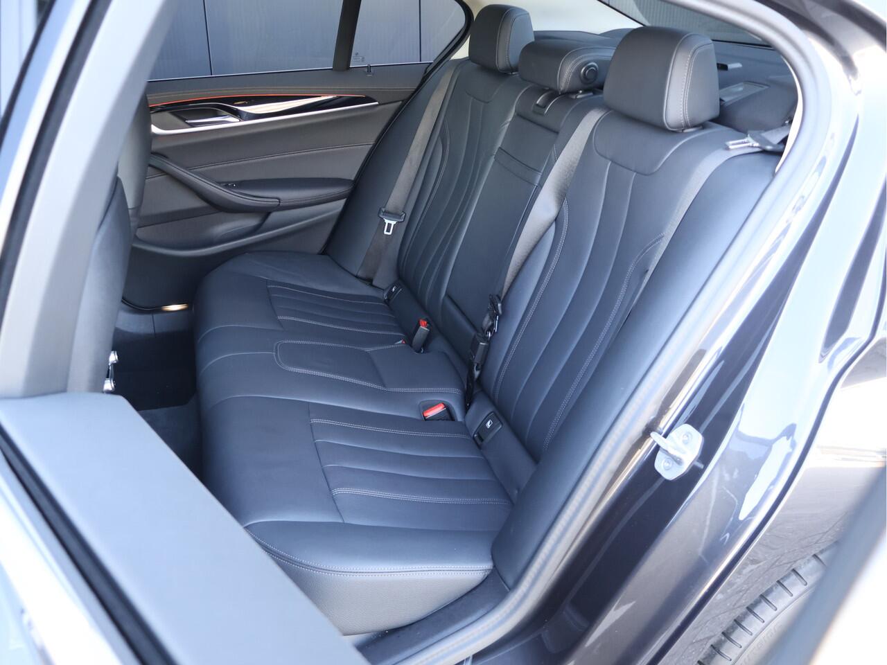 BMW 5-SERIE 520d Business Edition Plus | ACC | Laser | HUD | Dakje | Active Steering |