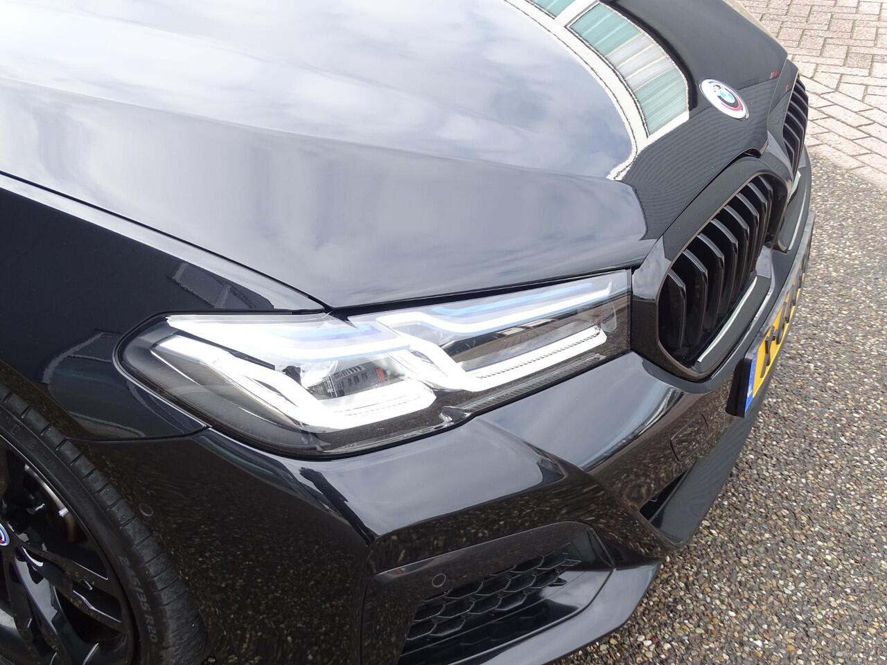 BMW 5-SERIE Touring 530e xDrive Business Edition Plus LASER KOPLAMPEN | HEAD-UP DISPLAY | PANORAMADAK | M-SPORT INTERIEUR | 360 CAMERA | WEGKLAPBARE TREKHAAK | DODEHOEK DETECTIE | ELEKTRISCHE STOELEN | STOEL/STUUR VERWARMING | FABRIEKSGARANTIE TOT MEI 2026 | NEDERLAN