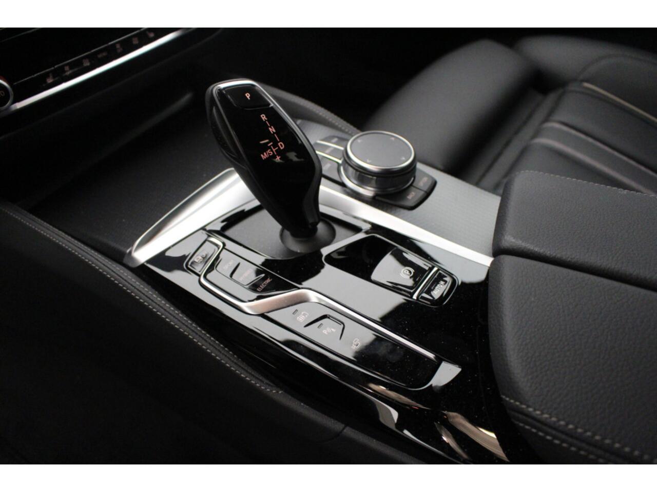 BMW 5-SERIE 530e M-Sport | Trekhaak | Harman Kardon | Driving Assistant Professional | High Executive | Comfortzetels