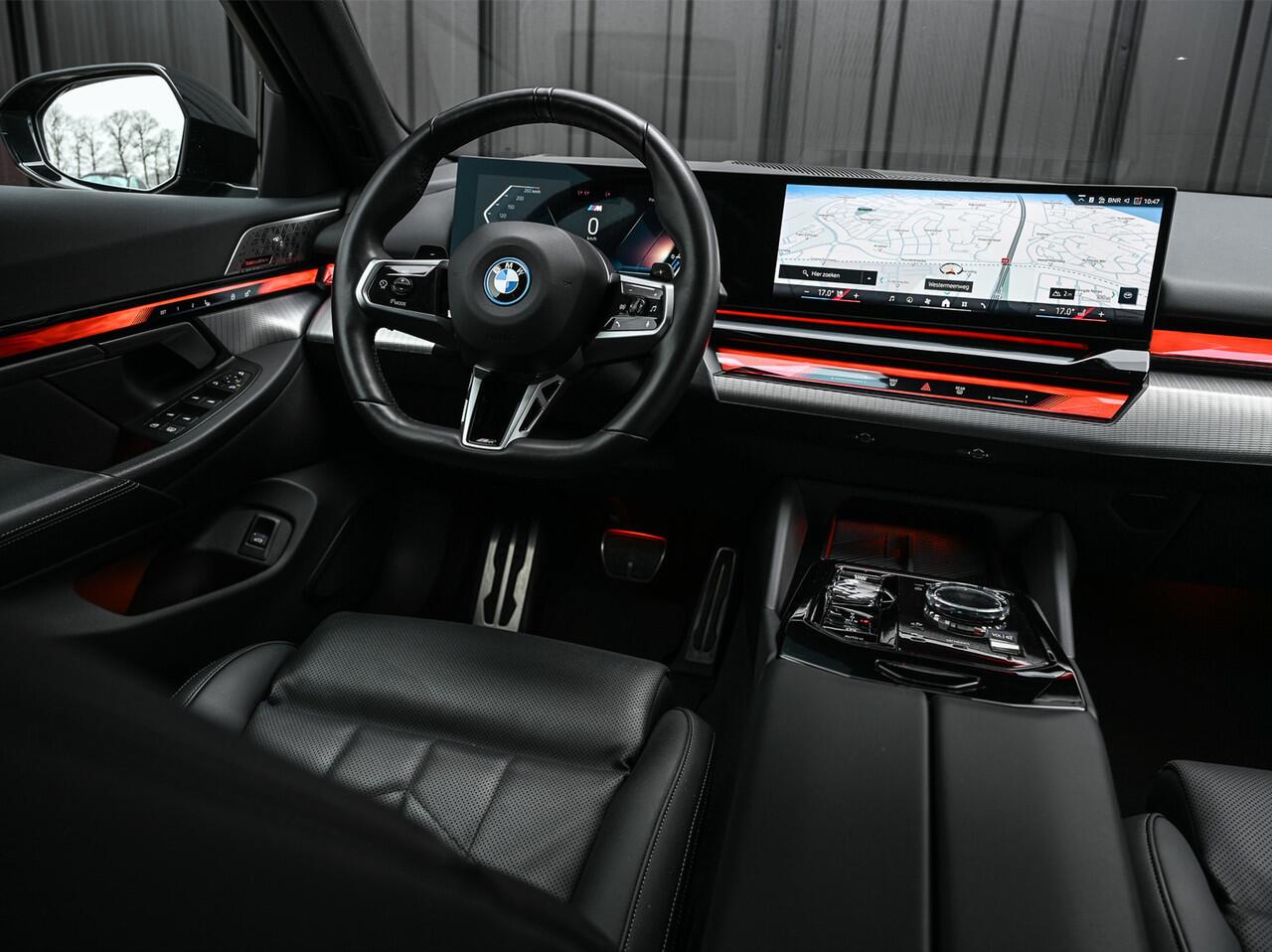 BMW 5-SERIE 550e xDrive M Sport pro · Adaptive Suspension · Iconic Glow · M Sport Brake · Shadowline Lights · Panorama dak · Comfort Seats · 4 Zone Climate · Ambiance Light · Adaptive Led · B&W Sound · Driving Assistant Professional