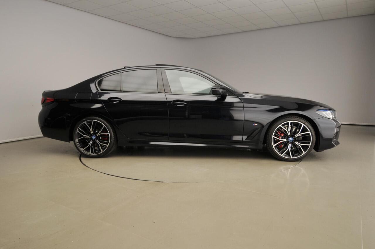 BMW 5-SERIE Sedan 530i | M-Sportpakket | Laserlicht | Leder | Navigatie | Schuifdak | Trekhaak | DAB | Hifi speakers | Alu 20 inch
