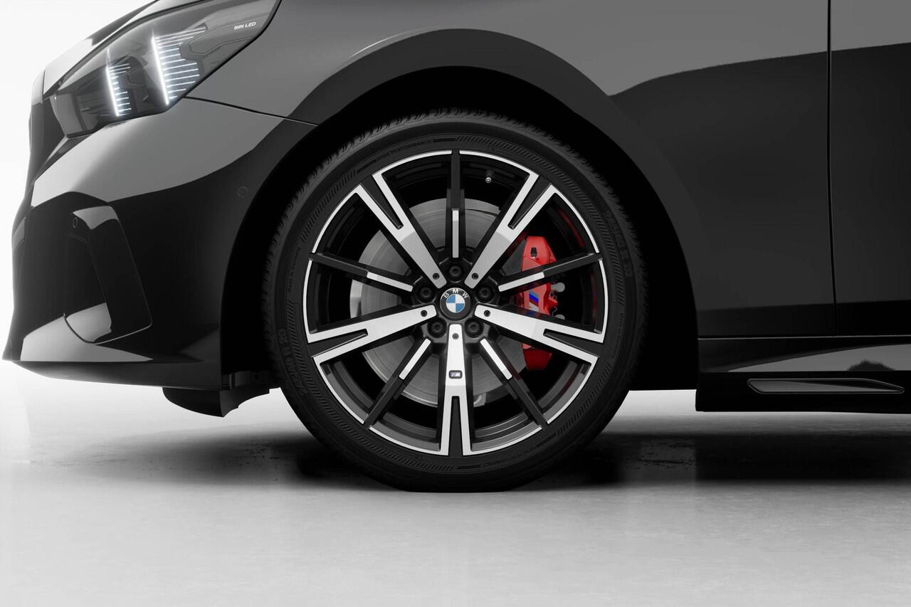 BMW 5-SERIE Touring 520i | M Sport Pro | Innovation Pack | Travel Pack | Comfort Pack | VPLD