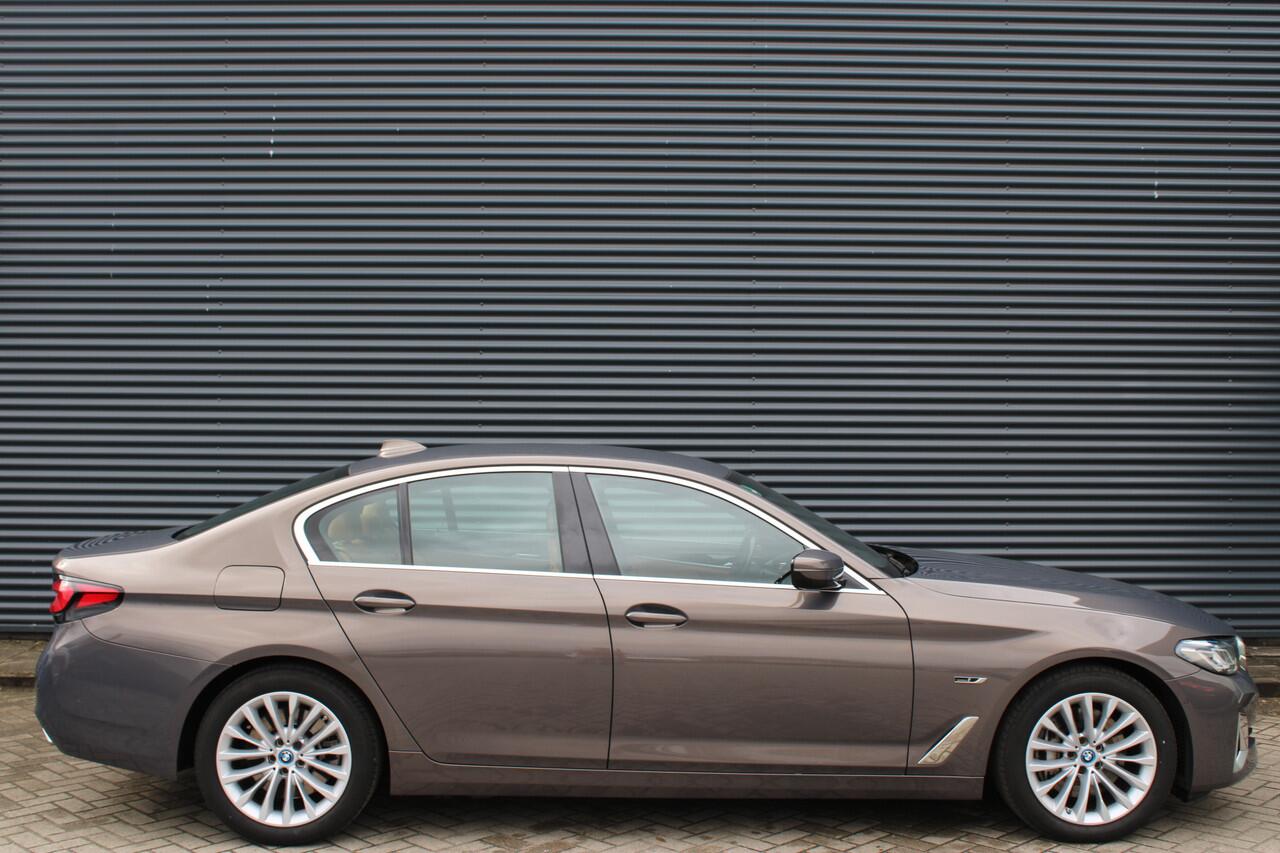 BMW 5-SERIE 545e xDrive Lurxury Adaptive-Cruise Laser Comfortzetels-Leder Head-Up Harman-Kardon Elektr.-Trekaak