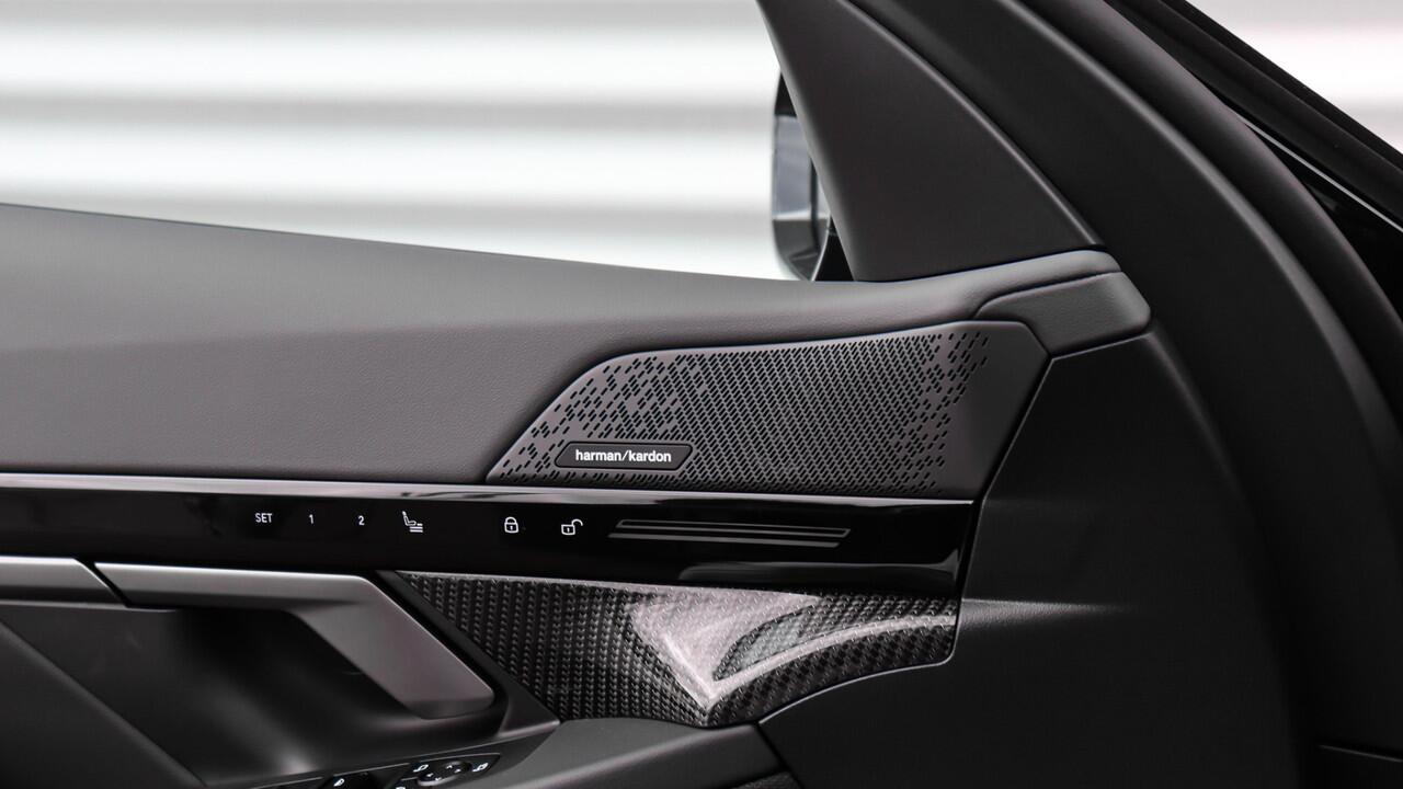 BMW 5-SERIE Touring 530e xDrive M-Sport Pro | Stoelventilatie | Harman/Kardon | Panoramadak | Head-up | Trekhaak