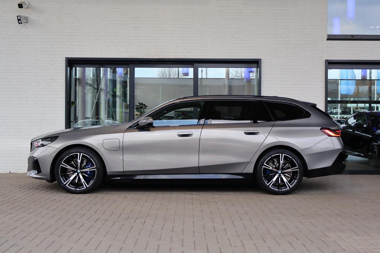 BMW 5-SERIE 550e xDrive Touring | M Sportpakket Pro | Innovation Package | Travel Pack | Comfort Pack