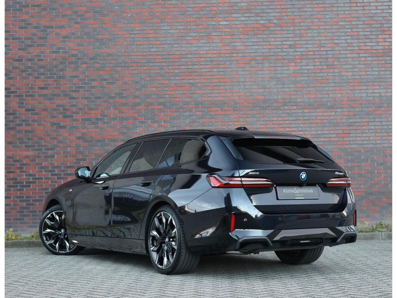 BMW 5-SERIE 550e Touring xDrive | Carbonzwart - Bow&Wil - Trekhaak