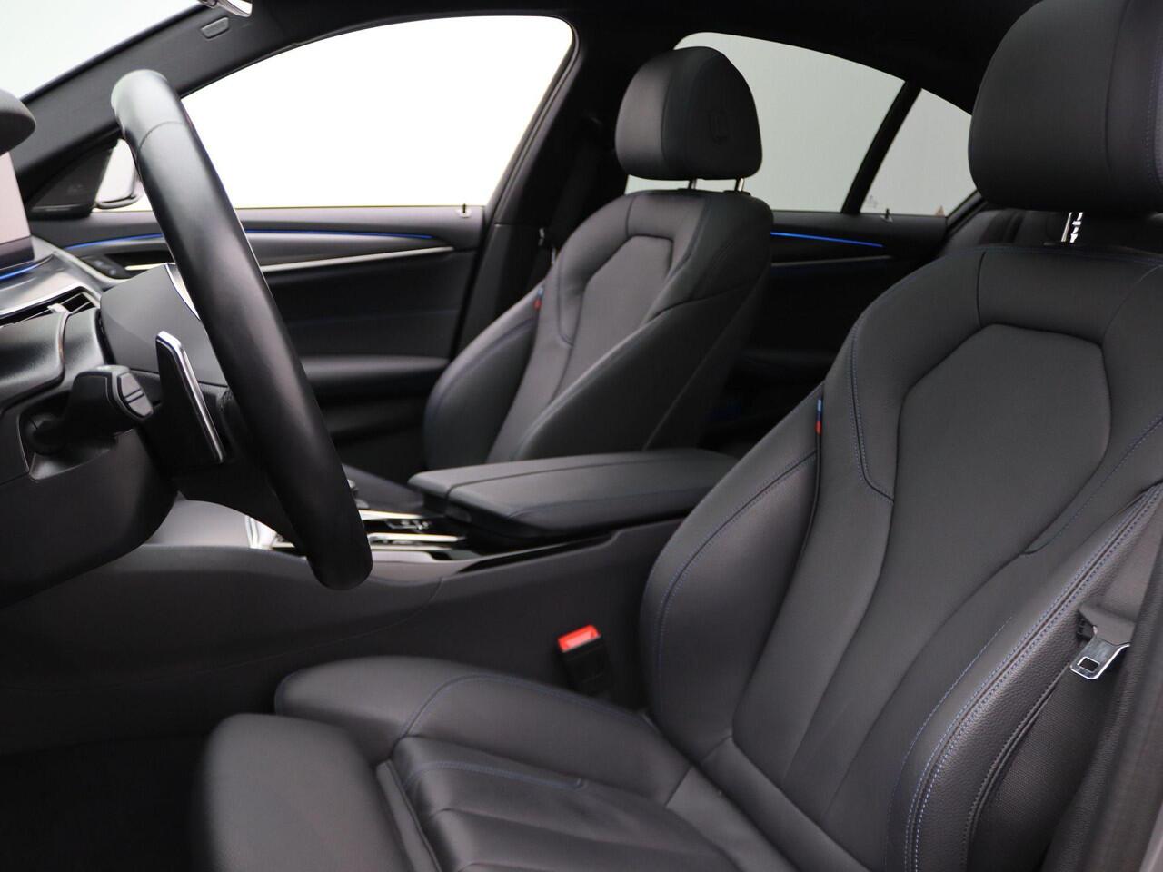 BMW 5-SERIE Sedan 545e xDrive M Sportpakket | Innovationspaket | Driving Assistant Prof. | Head-Up Display | Harman Kardon | 20"