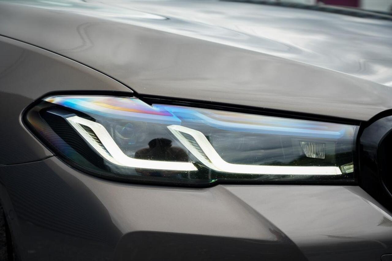 BMW 5-SERIE 530i High Executive Edition / M-Sport / Laser / M-Stoelen / Schuifdak / Adaptive Cruise