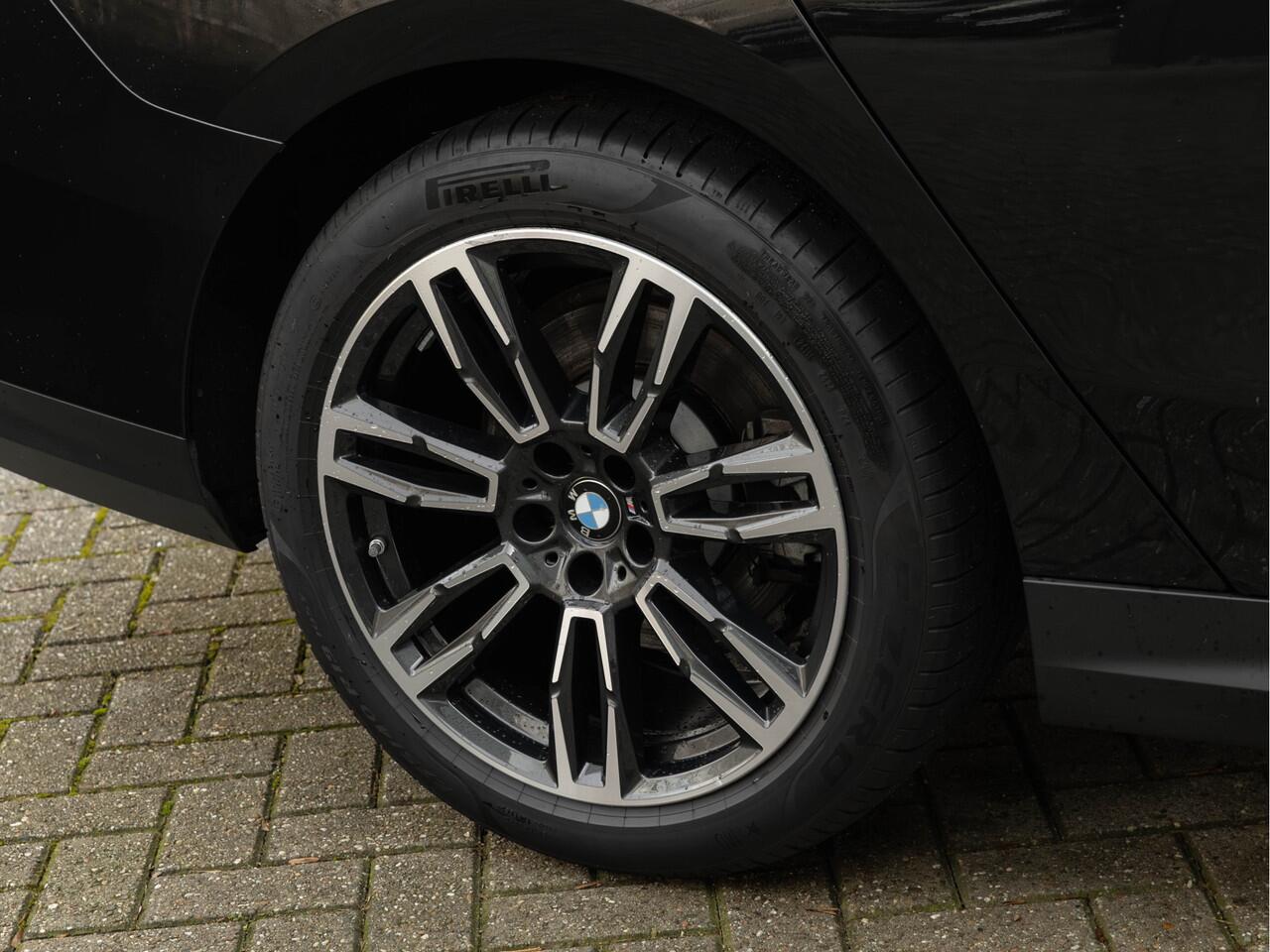 BMW 5-SERIE 520i - Sportstoelen - Stoelverwarming - Camera - Driving Assistant