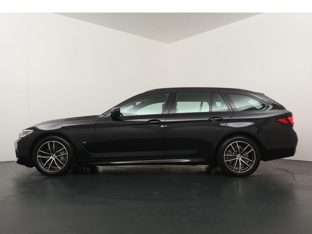 BMW 5-SERIE Touring 540i xDrive | M-Sport | Harman Kardon | Co-Pilot | Soft Close | Comfort Access | Stoelventilatie en verwarming | Panoramadak | Head-Up | 4 Zone Airco |