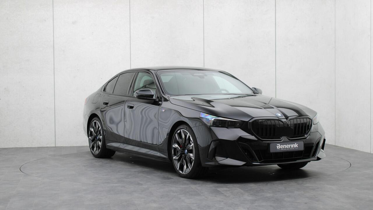 BMW 5-SERIE 550e xDrive M-Sport Pro | Bowers & Wilkins | Stoelventilatie | Panoramdak | Trekhaak | Carbon