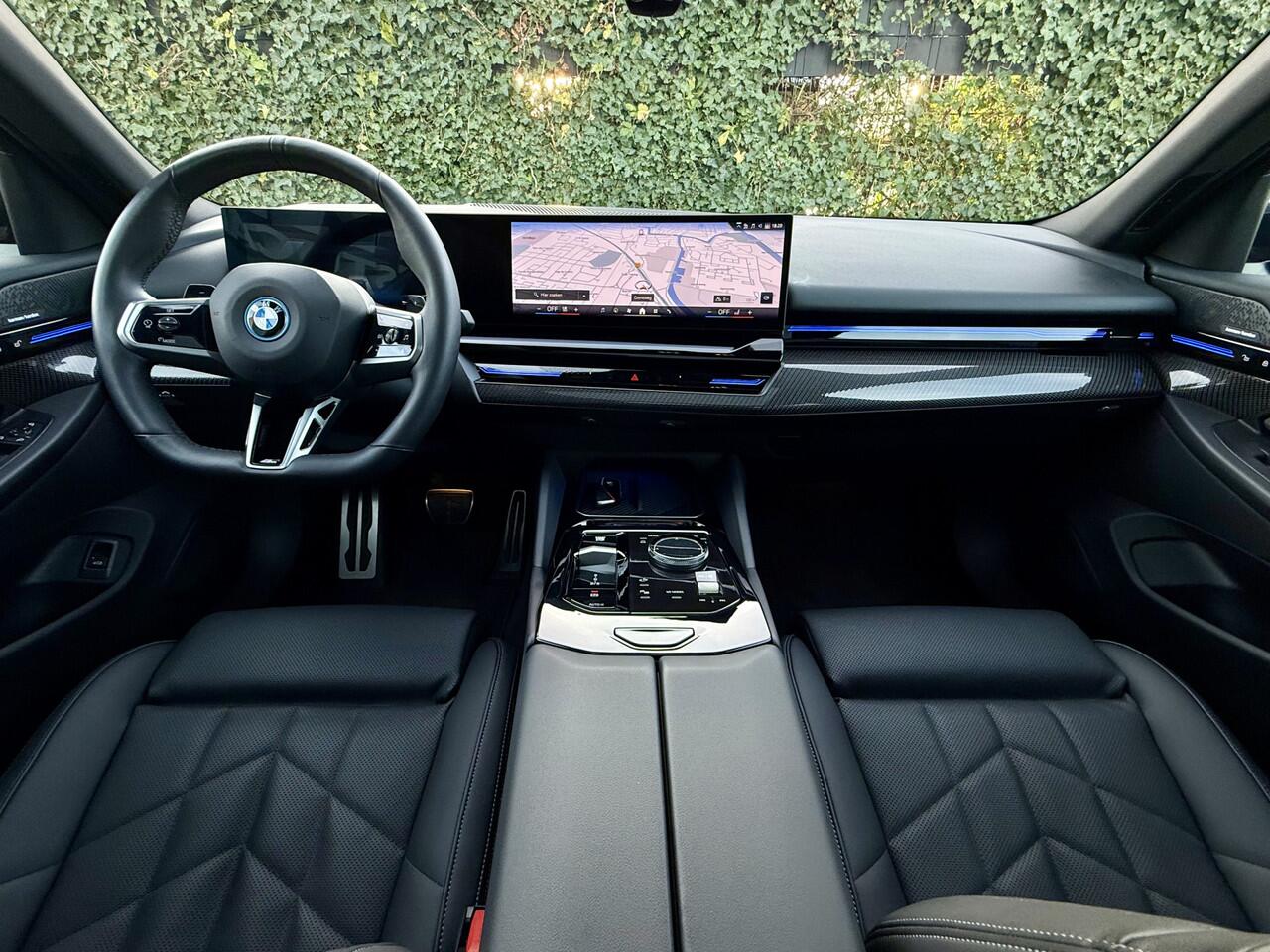 BMW 5-SERIE 530e I M-pakket I 21" INDIVIDUAL I Pano I Carbon