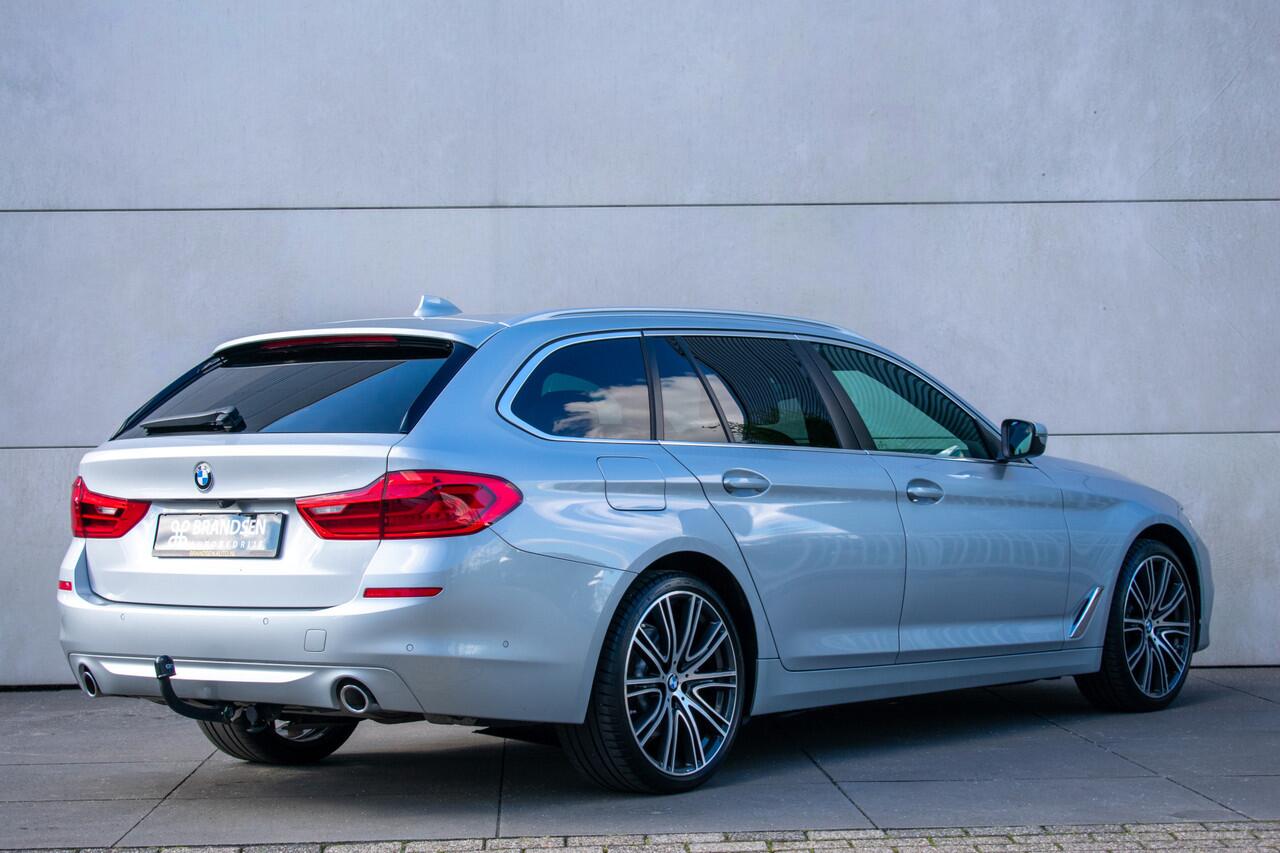 BMW 5-SERIE Touring 520i High Executive Edition -Luchtvering-Trekhaak-20"-DAB-Leder-