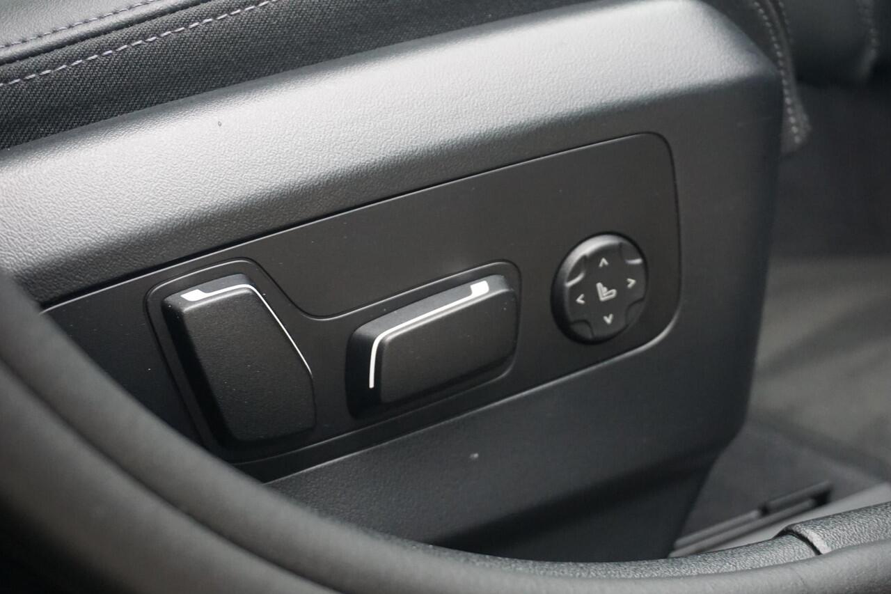 BMW 5-SERIE 530e M Sport Pro | Comfortstoelen Elektrisch met geheugen / Panoramadak / Head-up / Rondomzicht camera / Stoelventilatie / Driving Assistant Professional